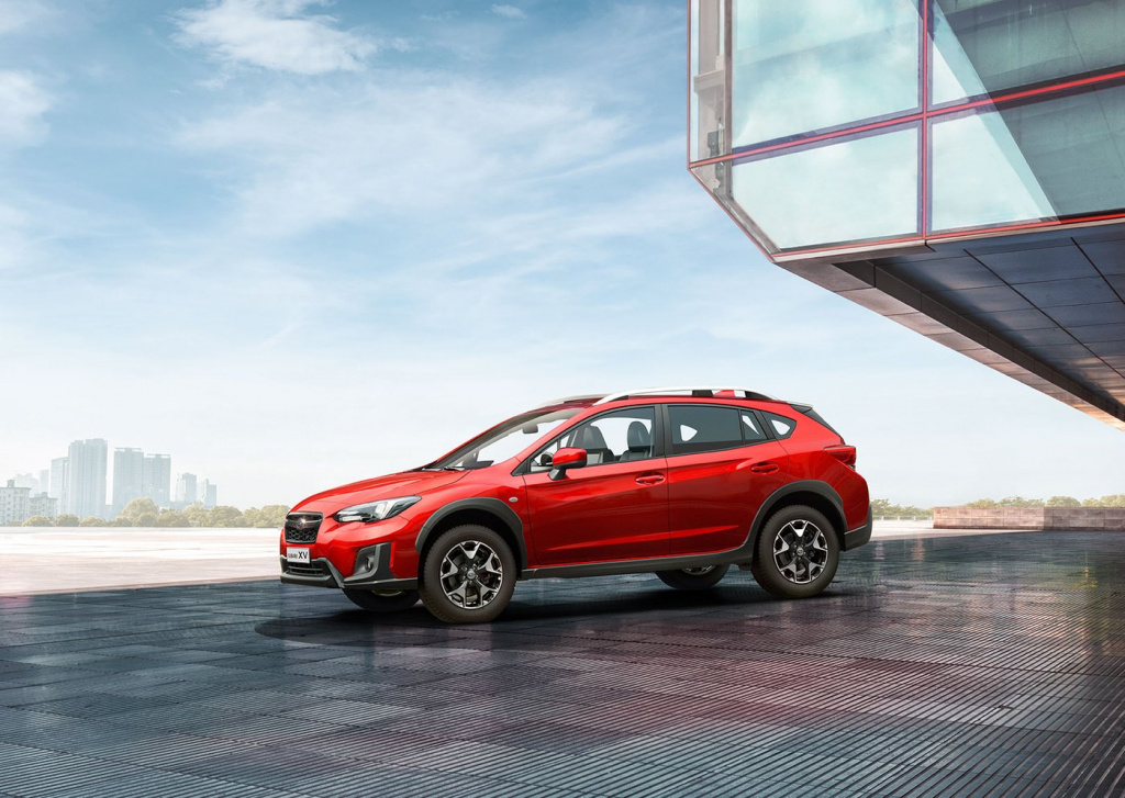 Subaru XV 2018 красный сбоку